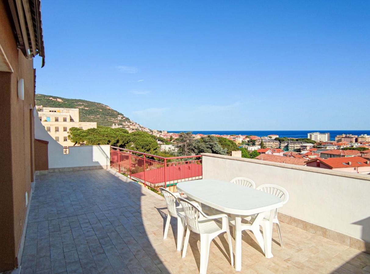Bella Vista - By Ligooria Apartment Pietra Ligure Bagian luar foto
